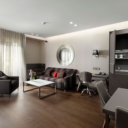 אתונה Holiday Suites מראה חיצוני תמונה