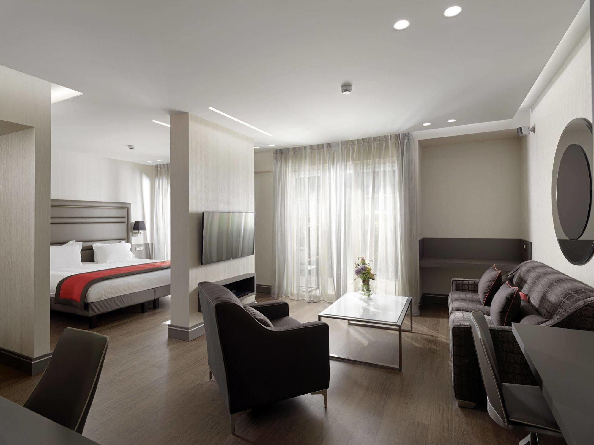 אתונה Holiday Suites מראה חיצוני תמונה