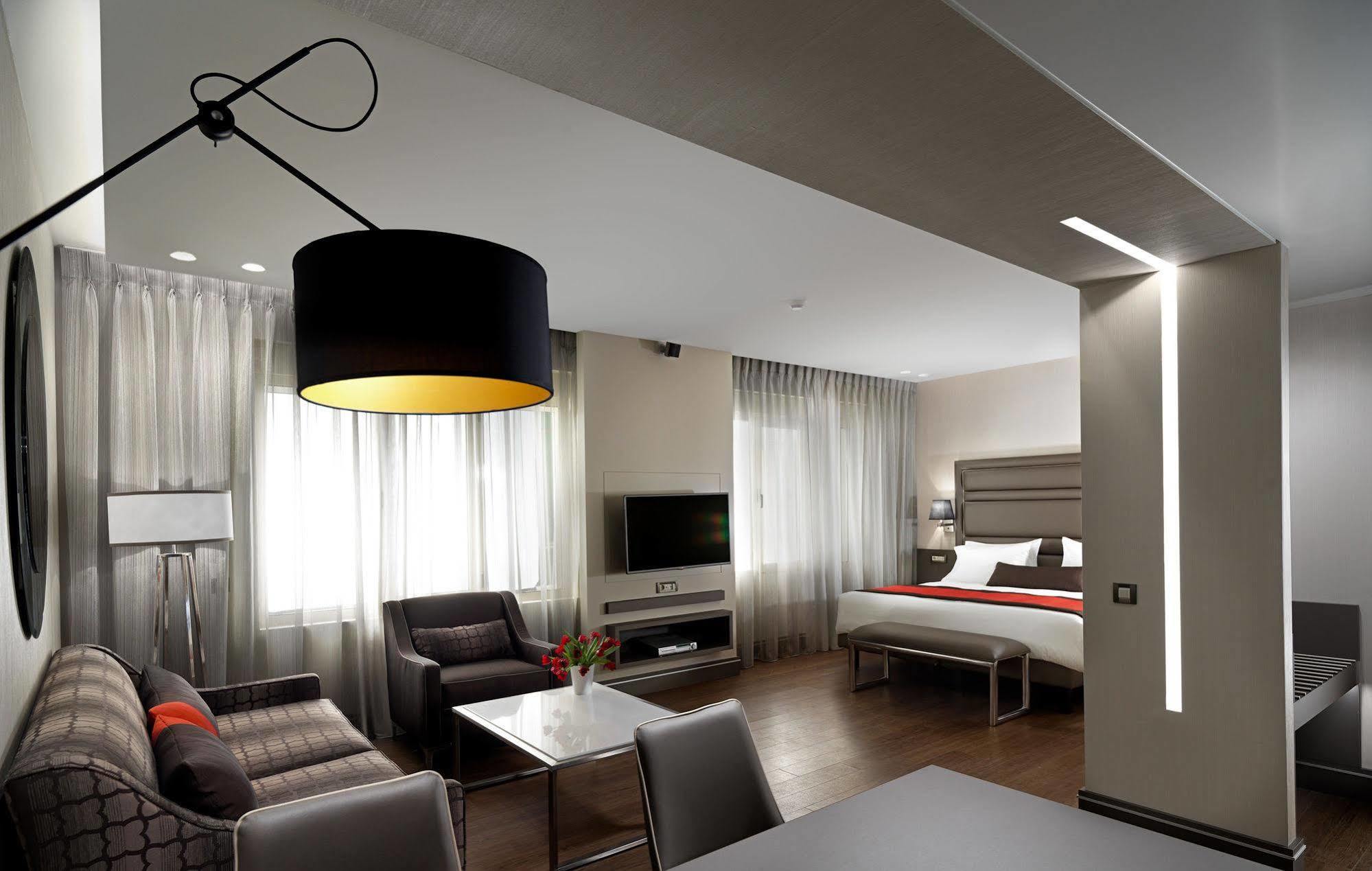 אתונה Holiday Suites מראה חיצוני תמונה