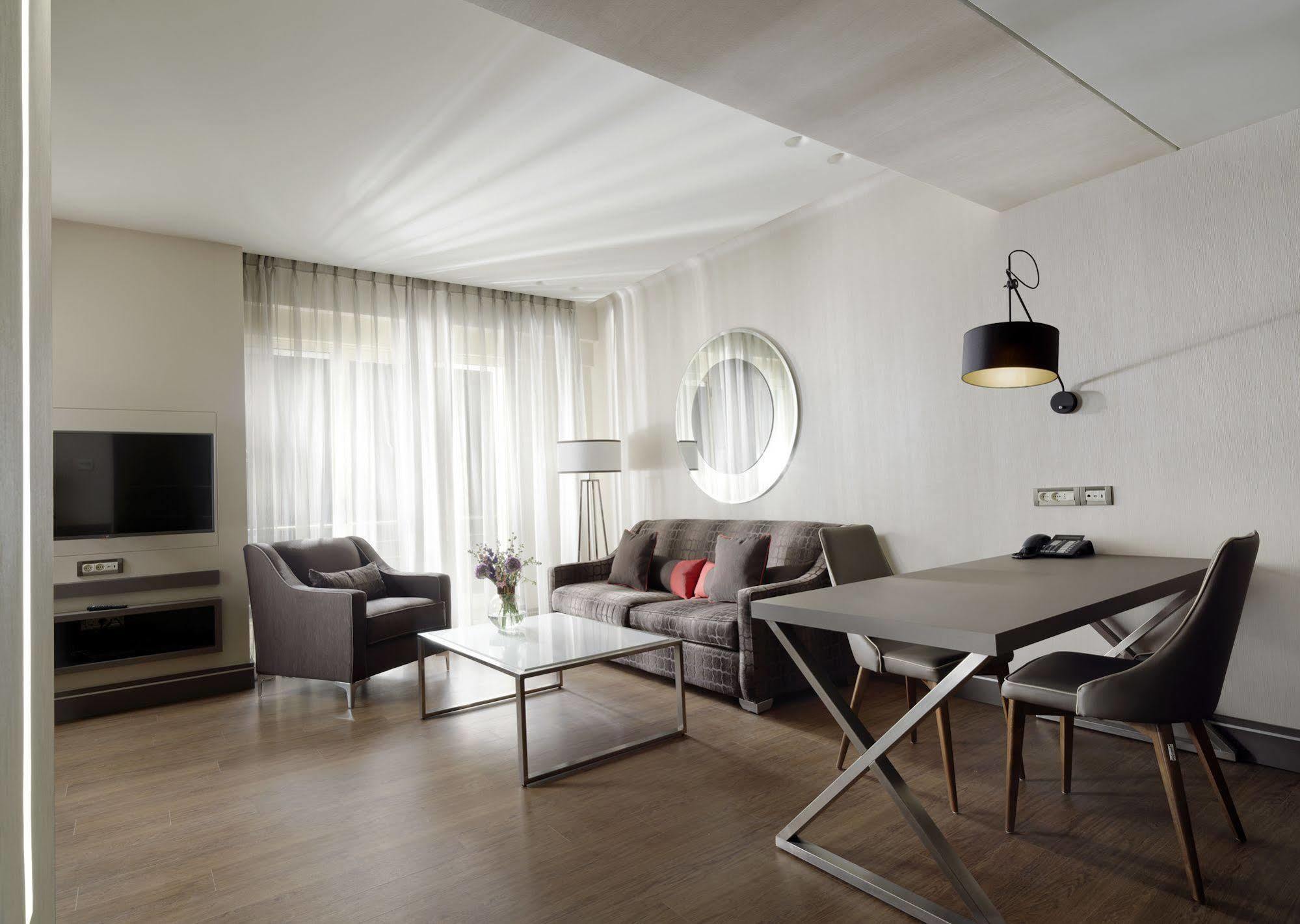אתונה Holiday Suites מראה חיצוני תמונה